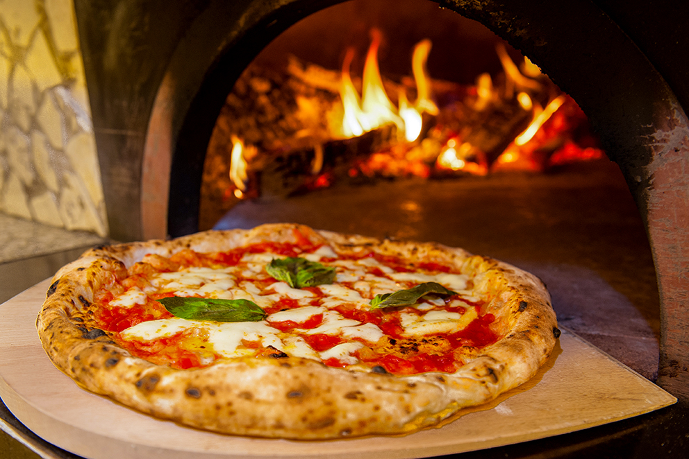 Transfer + Pizza in Naples